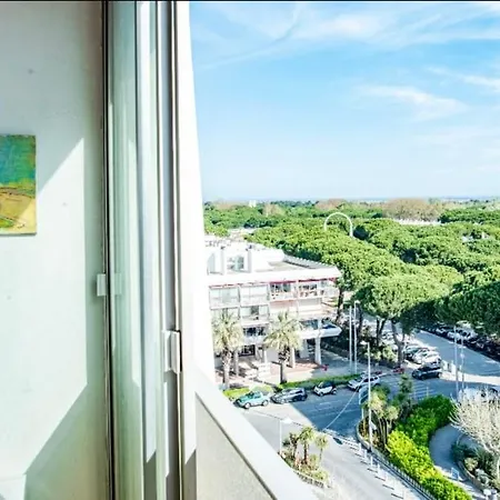 Superb Bright Near The Marina *