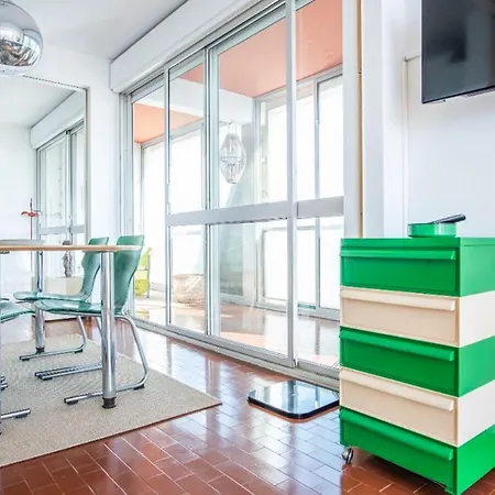 Superb Bright Near The Marina Apartment